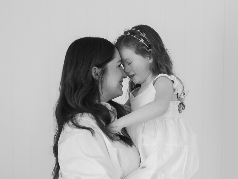 How to Prepare Kids for a Maternity Session with Mom 3